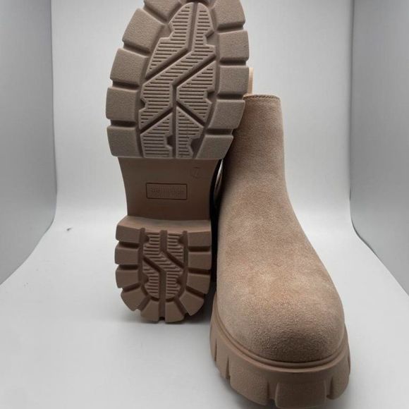 CUSHIONAIRE Women's HEELED slip on Chelsea Boot CREAM 7 - Picture 6 of 6